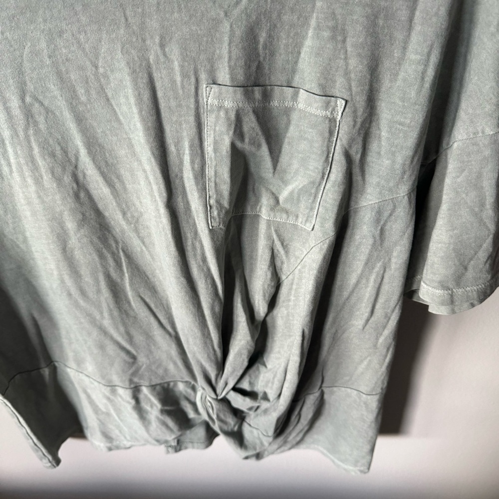 Lucky Brand Tee - Picture 4 of 16